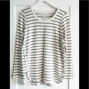 Market & Spruce Curved Hem Knit Top